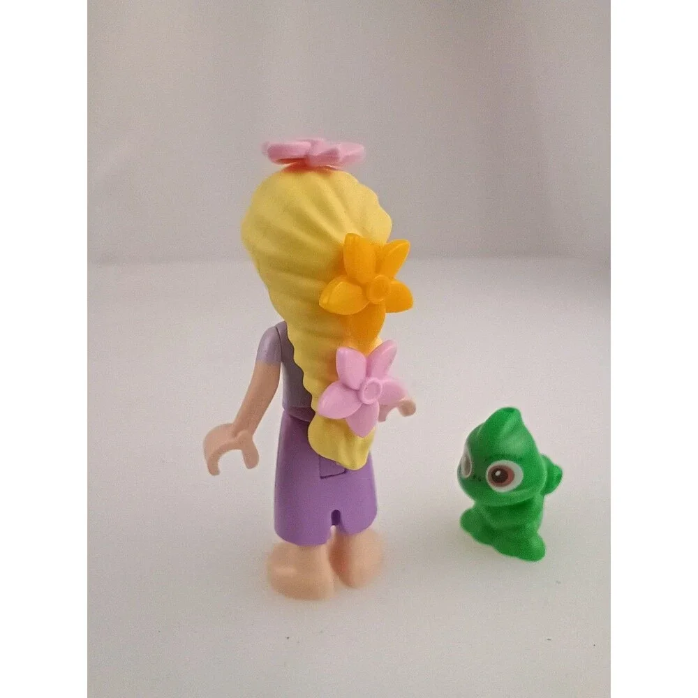 Lego Minifigure Disney: Rapunzel And Pascal chameleon